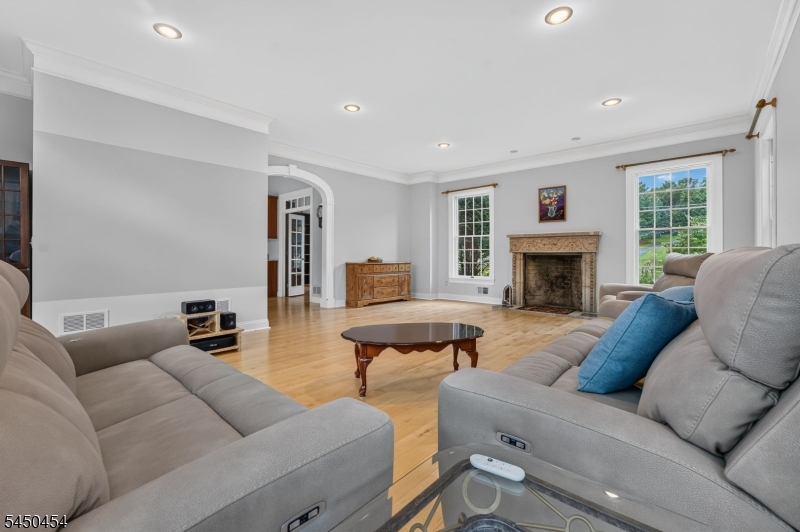 38 Larsen Road East Amwell NJ 08551