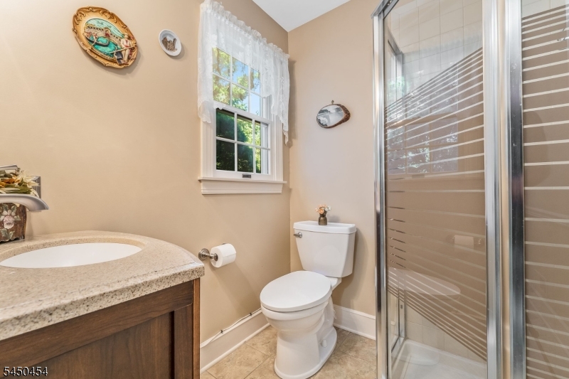 38 Larsen Road East Amwell NJ 08551