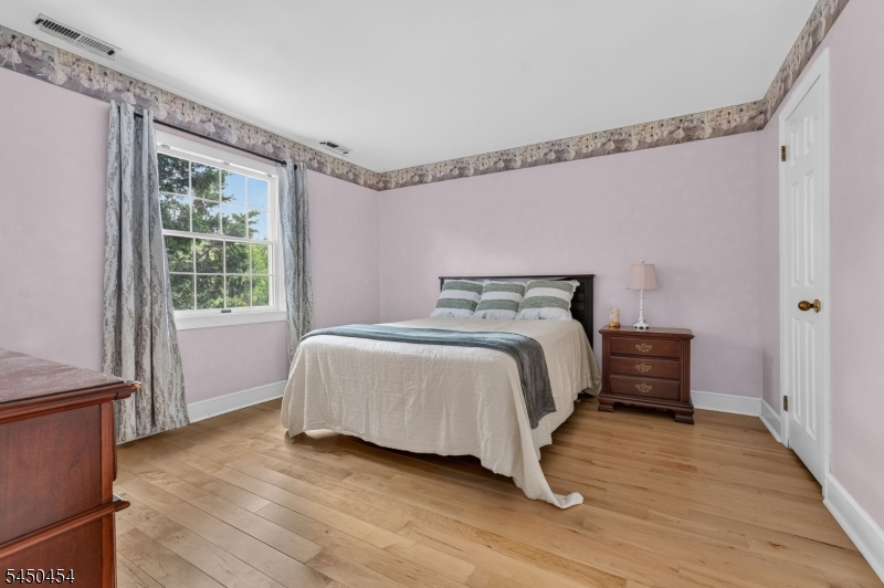 38 Larsen Road East Amwell NJ 08551