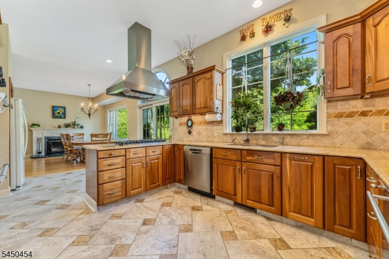 38 Larsen Road East Amwell NJ 08551