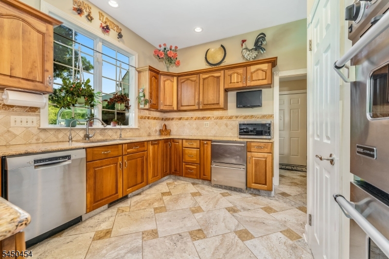 38 Larsen Road East Amwell NJ 08551