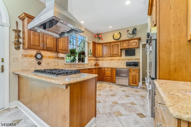 38 Larsen Road East Amwell NJ 08551