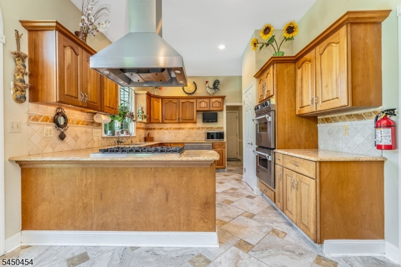 38 Larsen Road East Amwell NJ 08551