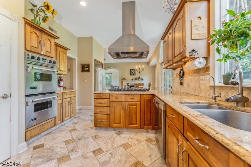 38 Larsen Road East Amwell NJ 08551