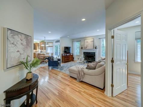 6 Mccune Court West Orange NJ 07052