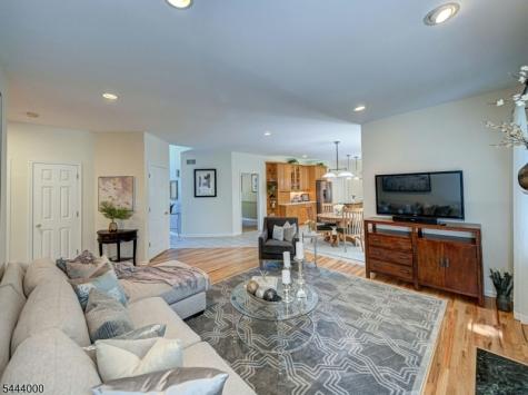 6 Mccune Court West Orange NJ 07052