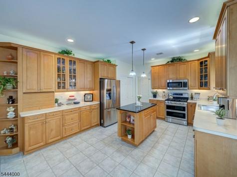 6 Mccune Court West Orange NJ 07052