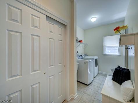 6 Mccune Court West Orange NJ 07052