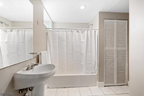 16 Ditmars Circle Hillsborough NJ 08844