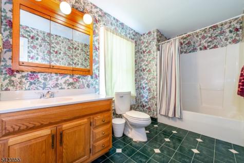 131 Maxim Drive Hopatcong NJ 07843