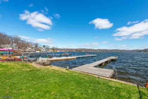 131 Maxim Drive Hopatcong NJ 07843