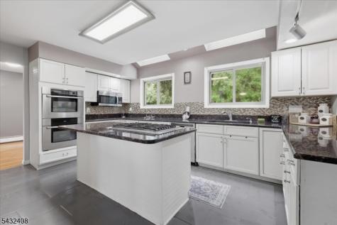 112 Knob Hill Road Washington NJ 07840