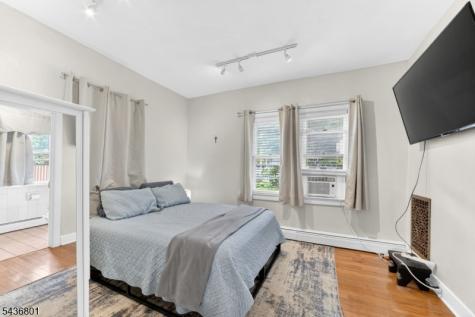 33 West Street Bloomsbury NJ 08804
