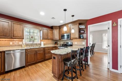 8 Papoose Trail Hopatcong NJ 07821