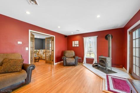 8 Papoose Trail Hopatcong NJ 07821