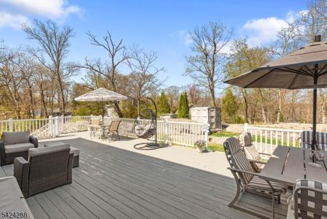 8 Papoose Trail Hopatcong NJ 07821