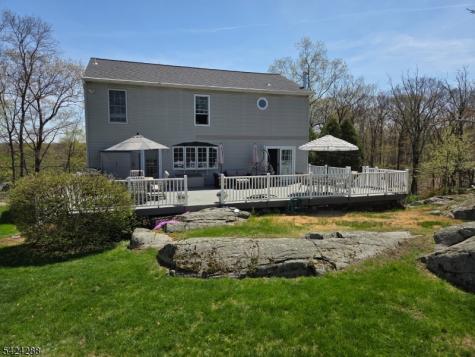 8 Papoose Trail Hopatcong NJ 07821