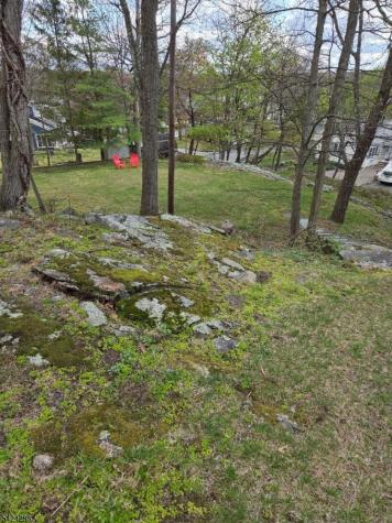 8 Papoose Trail Hopatcong NJ 07821