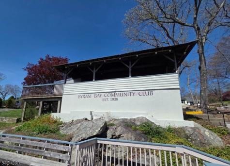 8 Papoose Trail Hopatcong NJ 07821