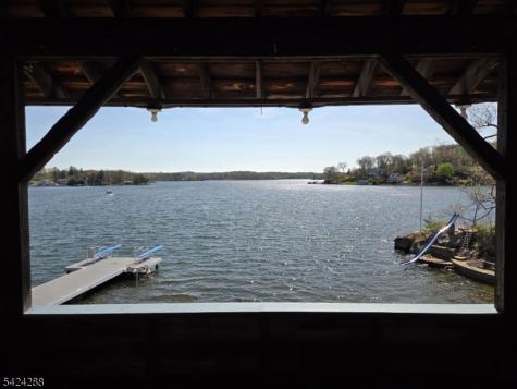 8 Papoose Trail Hopatcong NJ 07821