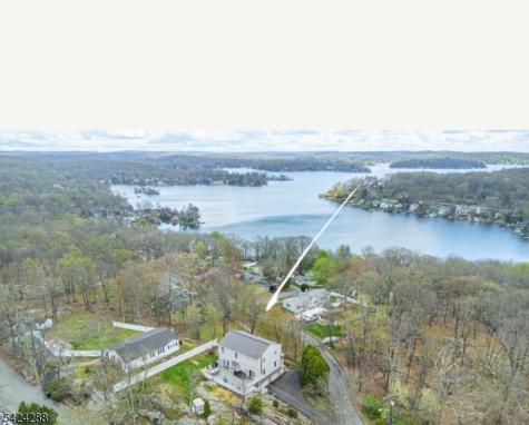 8 Papoose Trail Hopatcong NJ 07821