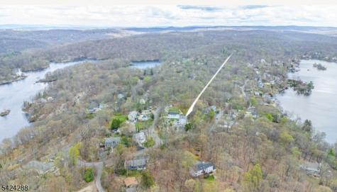 8 Papoose Trail Hopatcong NJ 07821