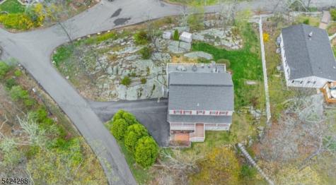 8 Papoose Trail Hopatcong NJ 07821