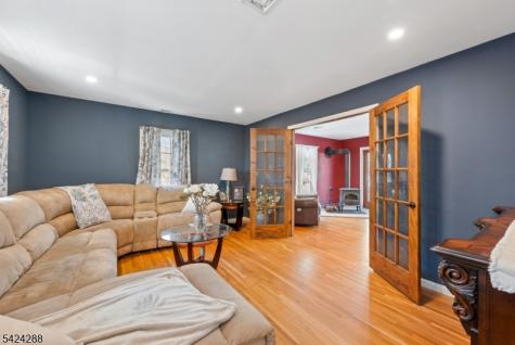 8 Papoose Trail Hopatcong NJ 07821
