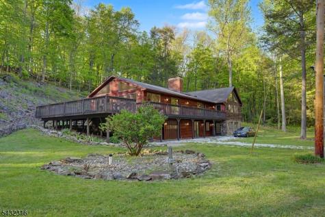 1127 Dark Moon Road Frelinghuysen NJ 07860