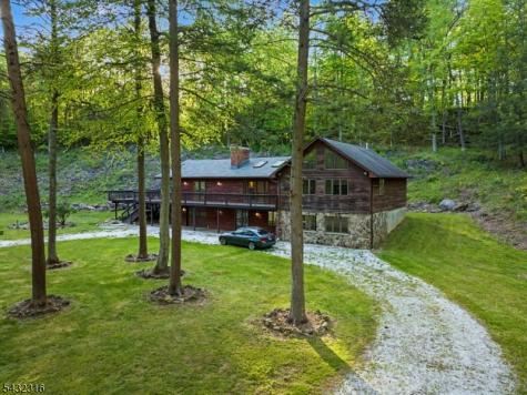 1127 Dark Moon Road Frelinghuysen NJ 07860
