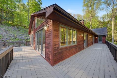 1127 Dark Moon Road Frelinghuysen NJ 07860