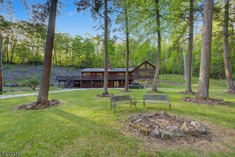 1127 Dark Moon Road Frelinghuysen NJ 07860