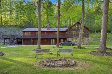 1127 Dark Moon Road Frelinghuysen NJ 07860