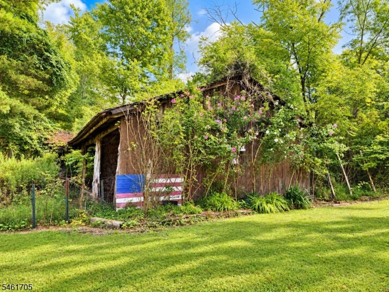 22 Mohican Road Blairstown NJ 07825