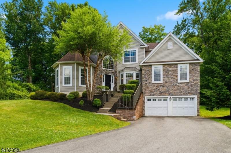 8 Fields Way Mount Olive NJ 07828
