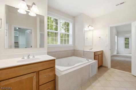 8 Fields Way Mount Olive NJ 07828