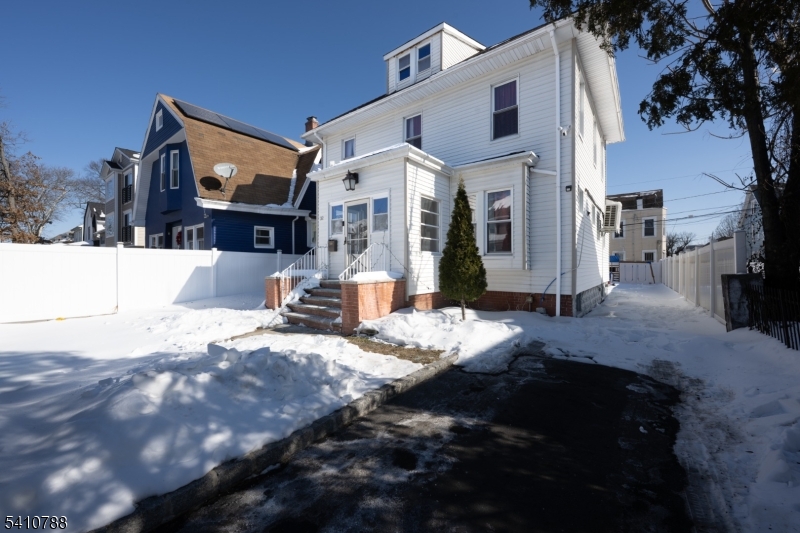 32 Newfield Street East Orange NJ 07017