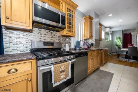 32 Newfield Street East Orange NJ 07017