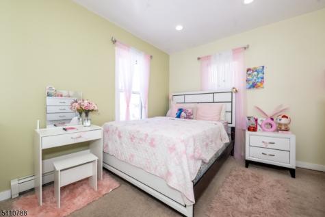 32 Newfield Street East Orange NJ 07017