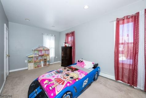 32 Newfield Street East Orange NJ 07017
