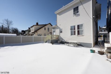 32 Newfield Street East Orange NJ 07017
