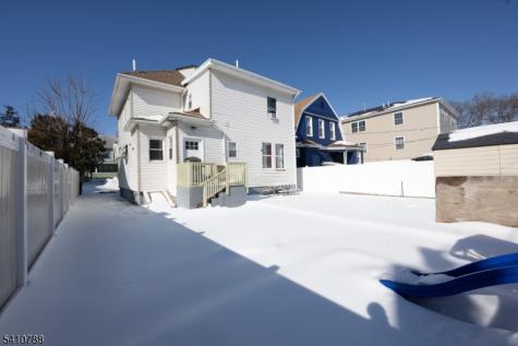 32 Newfield Street East Orange NJ 07017