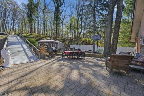 6 Oneida Avenue Hopatcong NJ 07843