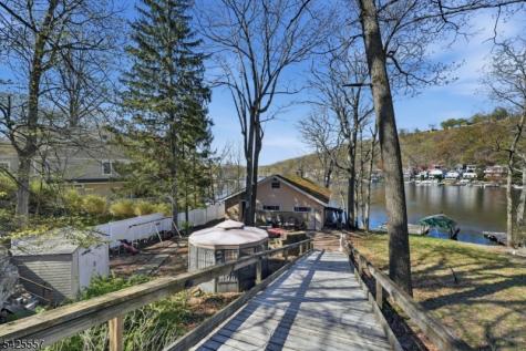 6 Oneida Avenue Hopatcong NJ 07843