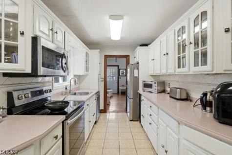 6 Oneida Avenue Hopatcong NJ 07843