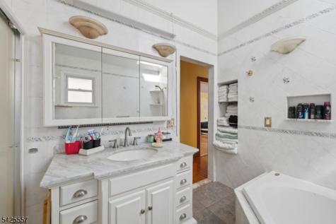 6 Oneida Avenue Hopatcong NJ 07843