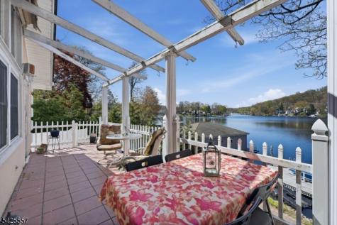 6 Oneida Avenue Hopatcong NJ 07843