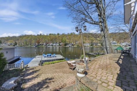 6 Oneida Avenue Hopatcong NJ 07843