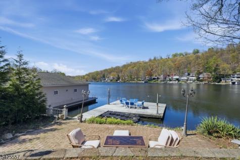 6 Oneida Avenue Hopatcong NJ 07843