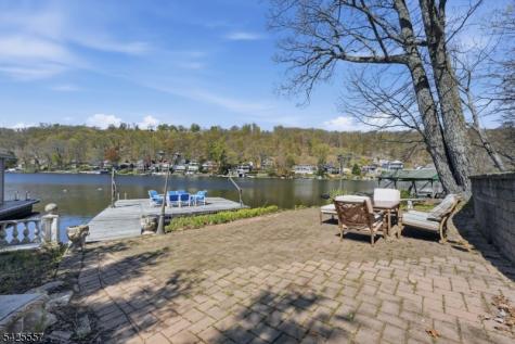6 Oneida Avenue Hopatcong NJ 07843